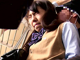 狙った女子校生を捕食　制服娘を痴漢してみた　５時間　サンプル画像08